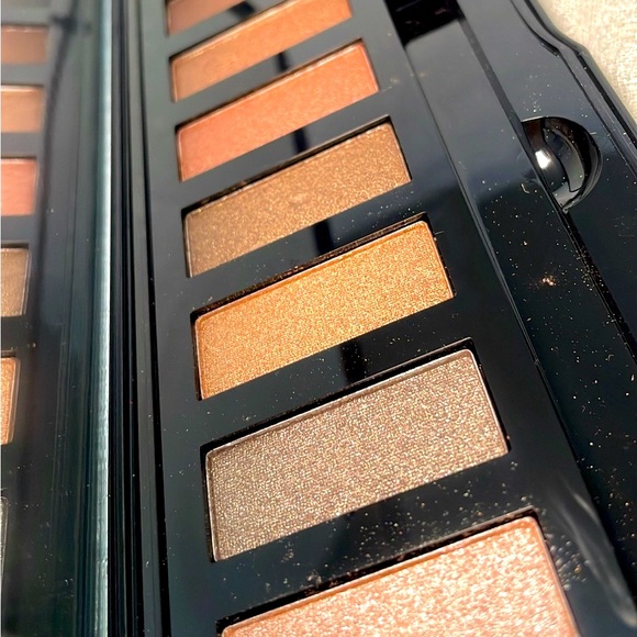 NWOB - ME makeover essentials, 10 eyeshadow palette - Picture 1 of 8